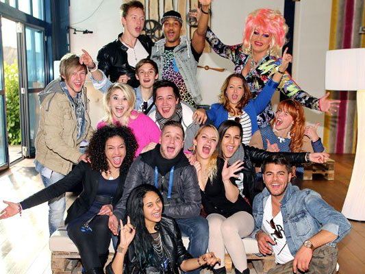 Im DSDS-Haus gehe es laut Sarah Joelle Jahnel (vorne Mitte) zu wie in einem Puff Im DSDS-Haus gehe es laut Sarah Joelle Jahnel (vorne Mitte) zu wie in einem Puff