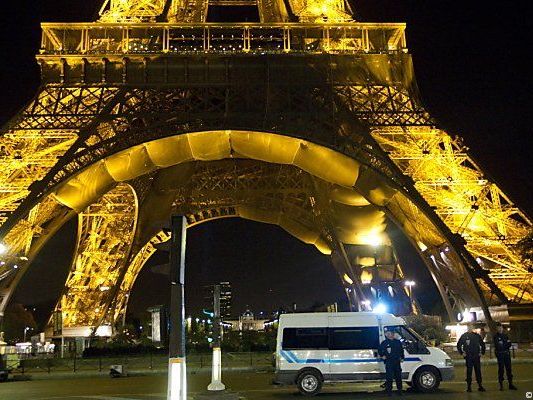Sicherheitszone rund um den Eiffelturm Sicherheitszone rund um den Eiffelturm