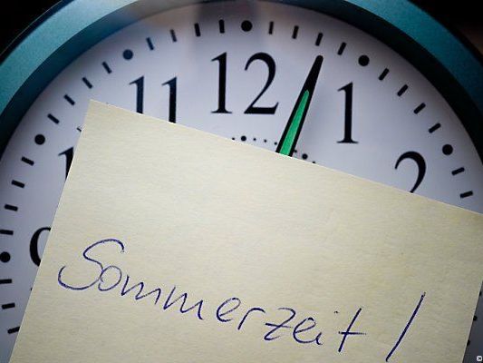 Uhren wurden eine Stunde nach vorne gestellt Uhren wurden eine Stunde nach vorne gestellt