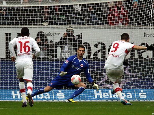 Vedad Ibisevic netzte vom Elfmeterpunkt ein Vedad Ibisevic netzte vom Elfmeterpunkt ein