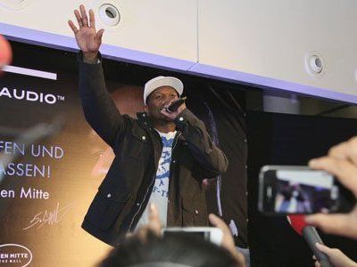 4.000 Fans kamen am Mittwoch ins EInkaufszentrum "The Mall", um 50 Cent zu sehen.