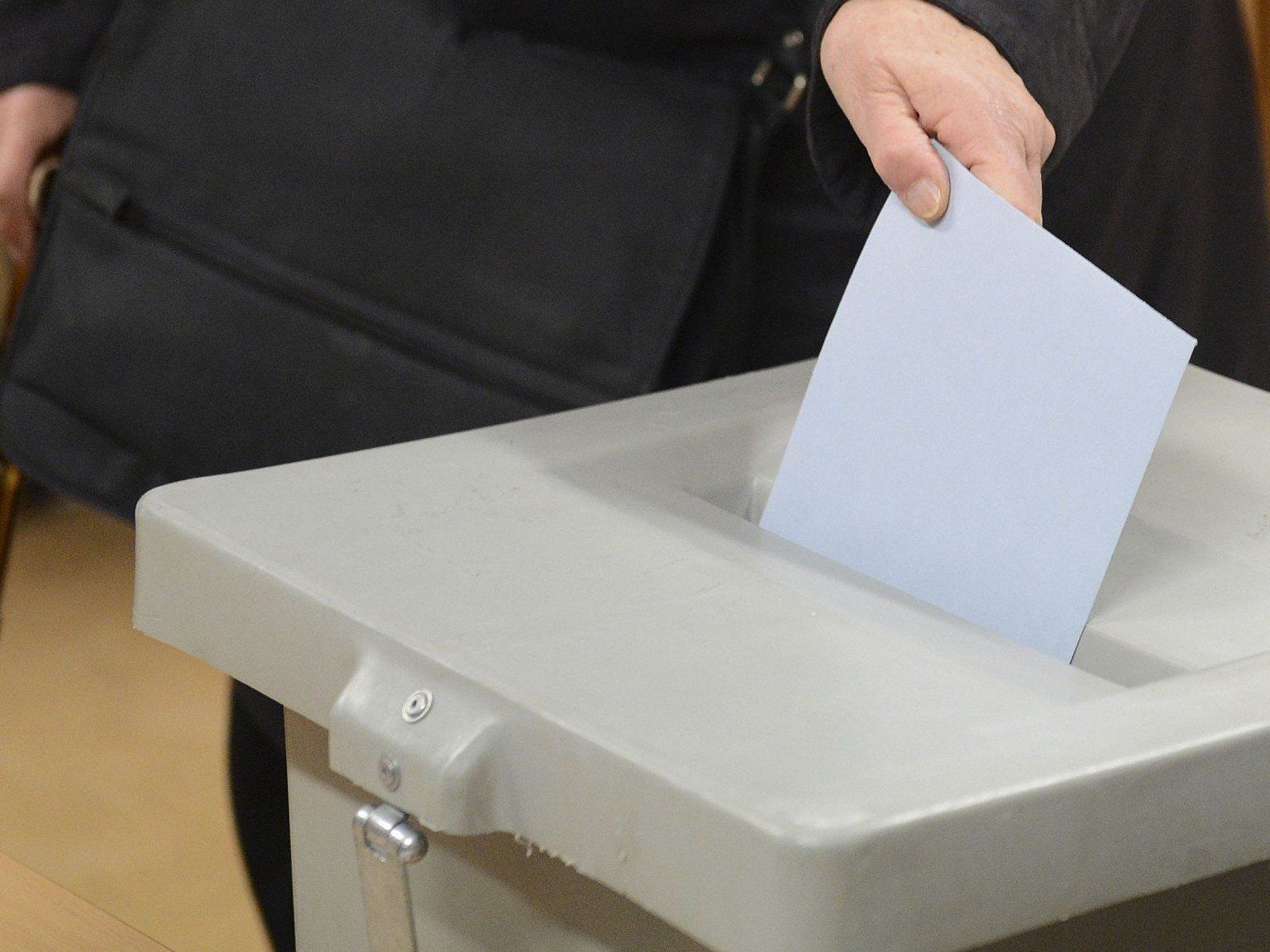 Das erste Ergebnis nach der Volksbefragung wird erst am 11. März verkündet. Das erste Ergebnis nach der Volksbefragung wird erst am 11. März verkündet.
