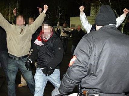 In Wien-Ottakring gerieten Fußballfans aneinander In Wien-Ottakring gerieten Fußballfans aneinander