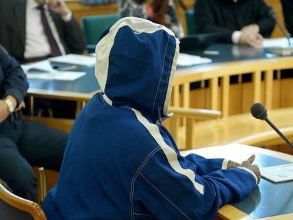 Sarah K. beim Mord-Prozess nach der Tat in Favoriten Sarah K. beim Mord-Prozess nach der Tat in Favoriten