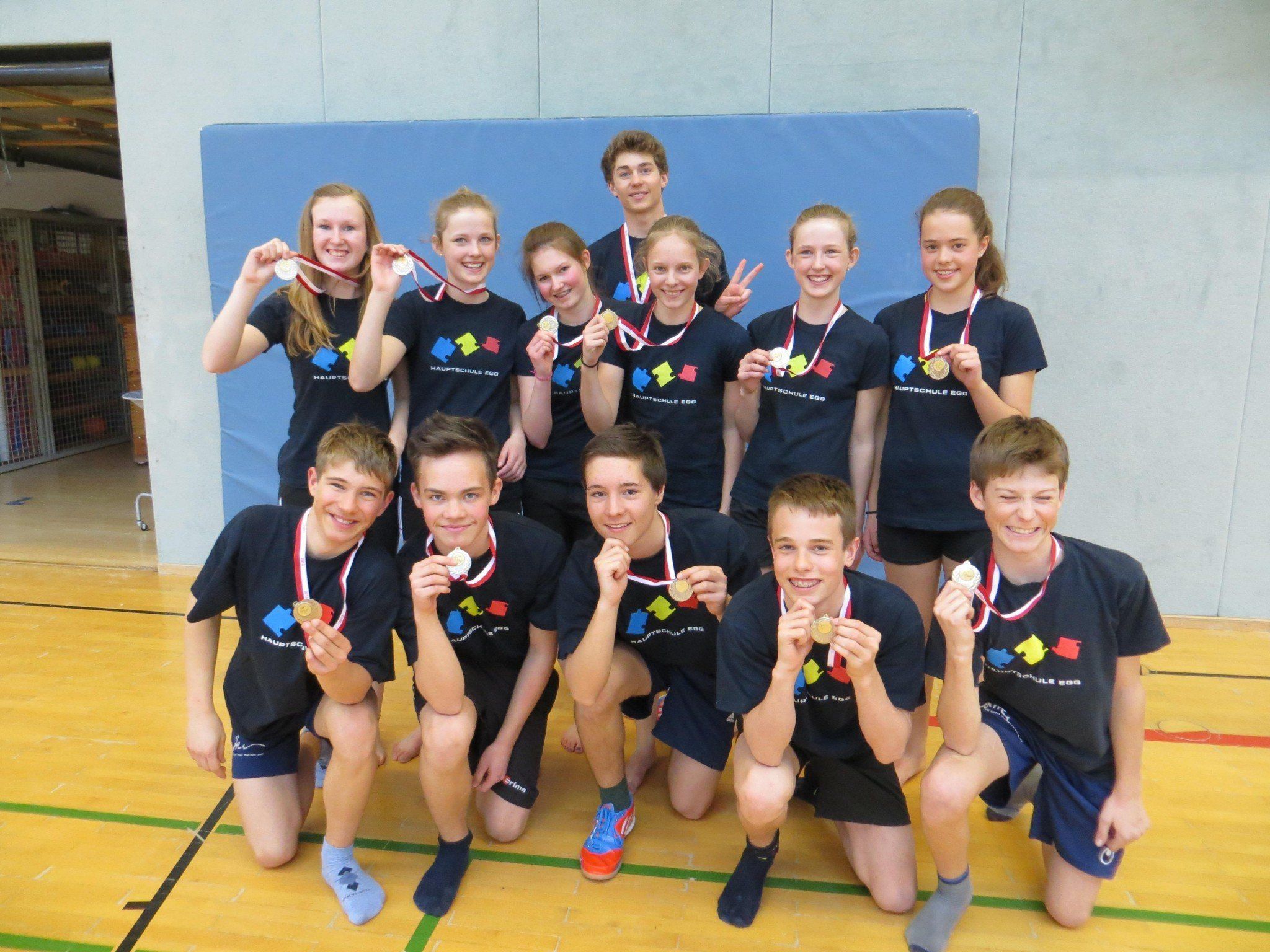 Die erfolgreichen Turnerinnen und Turner der 4c-Klasse. Die erfolgreichen Turnerinnen und Turner der 4c-Klasse.