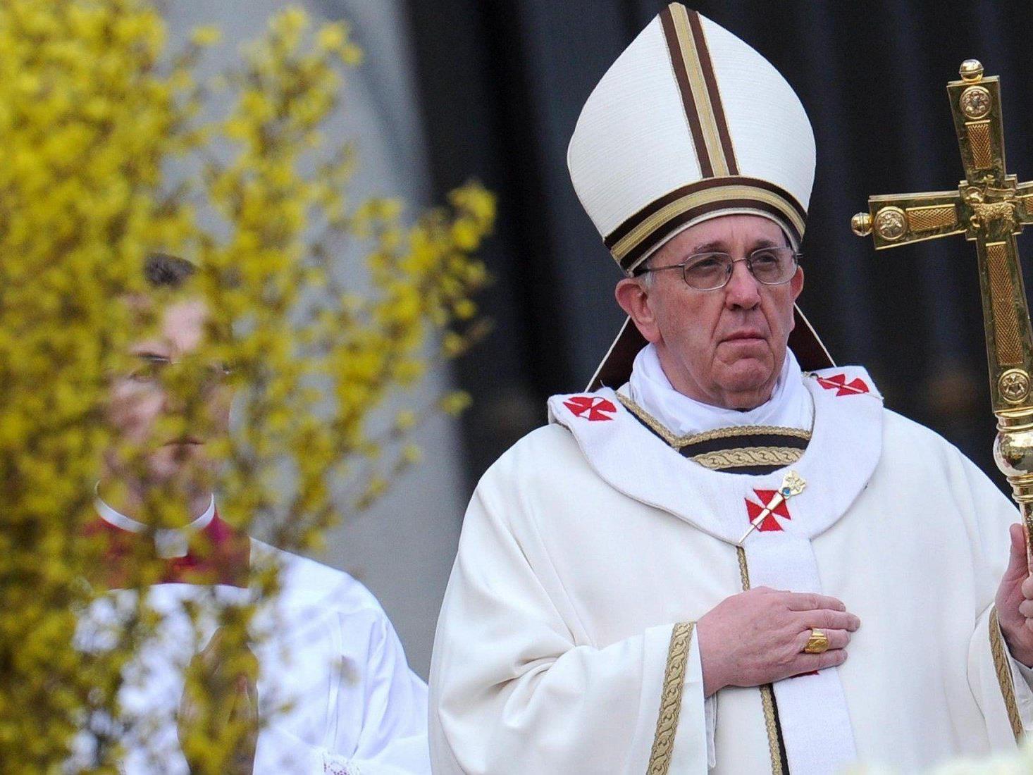 papst Franziskus eröffnete am Sonntag die Ostermesse auf dem Petersplatz in Rom.