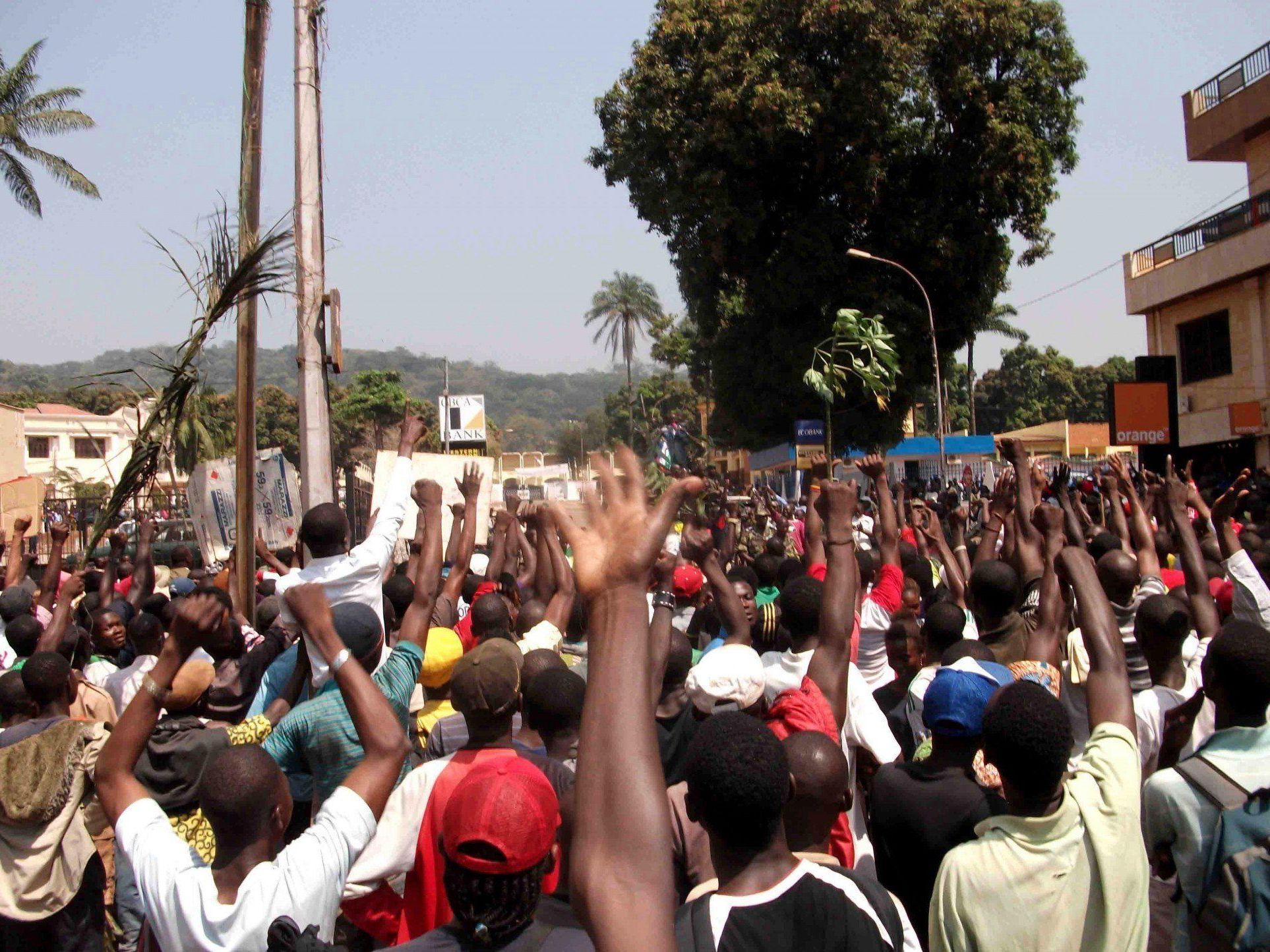 Im Dezember stellte die Rebellenallianz Forderungen an die Regierung und Präsident Bozize. Im Dezember stellte die Rebellenallianz Forderungen an die Regierung und Präsident Bozize.
