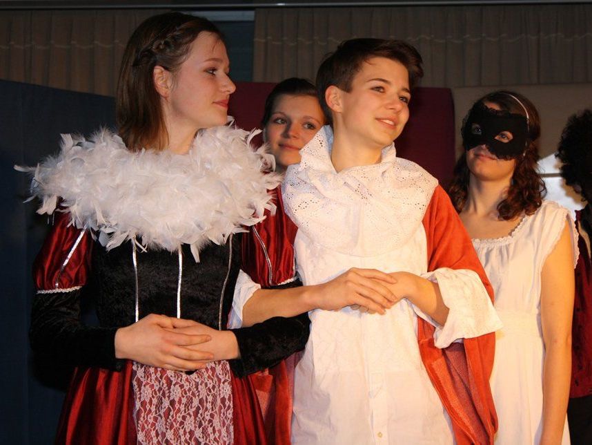 Die Premiere der Schultheatergruppe war ein voller Erfolg. Die Premiere der Schultheatergruppe war ein voller Erfolg.