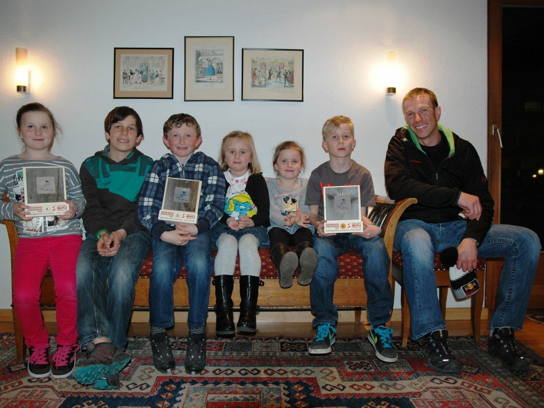 Leni Dorner, Josef Steurer, Simon Maier, Lara Obrist, Leni Dorner, Kilian Obrist und Obmann Reinhold Berkmann Leni Dorner, Josef Steurer, Simon Maier, Lara Obrist, Leni Dorner, Kilian Obrist und Obmann Reinhold Berkmann
