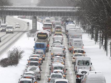 Schnee - A4 bei Bruck a.d. Leitha gesperrt