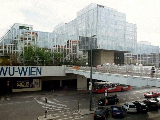WU-Professor Franz Hörmann war suspendiert und durfte nicht mehr unterrichten - bis jetzt WU-Professor Franz Hörmann war suspendiert und durfte nicht mehr unterrichten - bis jetzt