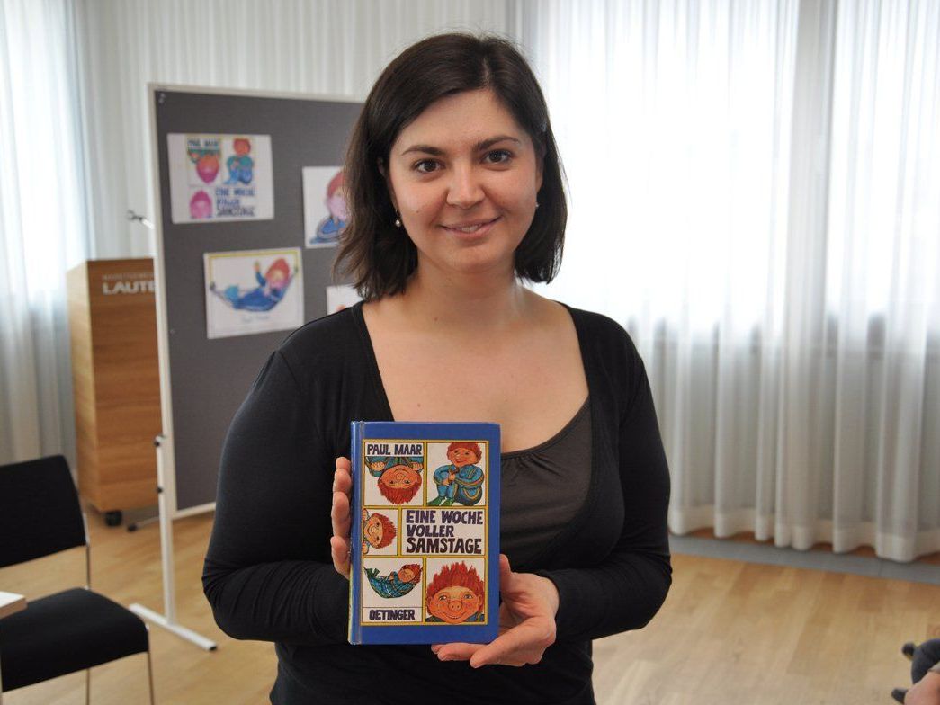 Klassenlehrerin Emmanuelle Cabrera las aus "Eine Woche voller Samstage". Klassenlehrerin Emmanuelle Cabrera las aus "Eine Woche voller Samstage".