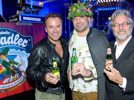 Uwe Kröger, Almdudler Boss Thomas Klein und Schauspieler Adi Hirschal präsentieren die neuen Kreationen Uwe Kröger, Almdudler Boss Thomas Klein und Schauspieler Adi Hirschal präsentieren die neuen Kreationen