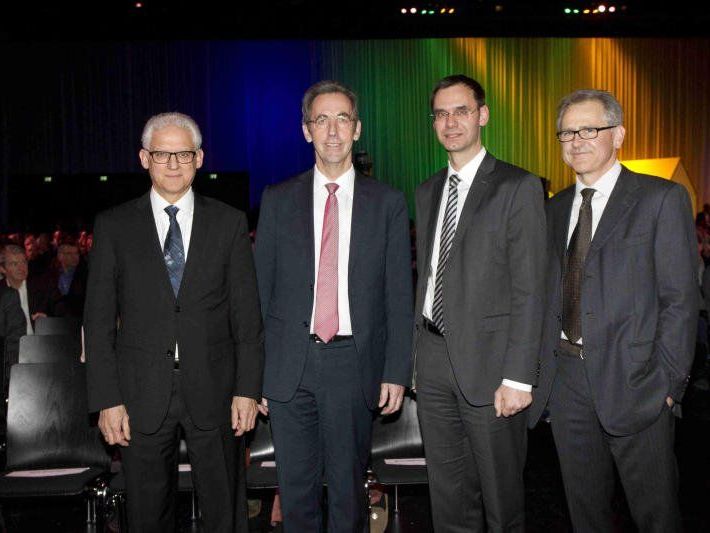 Zeigten Wege zur Energiewende (von links): Ludwig Summer, Stephan Kohler, LH Markus Wallner und Christoph Germann. Zeigten Wege zur Energiewende (von links): Ludwig Summer, Stephan Kohler, LH Markus Wallner und Christoph Germann.