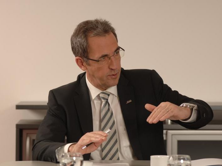 Stephan Kohler ist Geschäftsführer der Deutschen Energieagentur. Kommenden Montag gastiert er auf der Werkstattbühne. Stephan Kohler ist Geschäftsführer der Deutschen Energieagentur. Kommenden Montag gastiert er auf der Werkstattbühne.