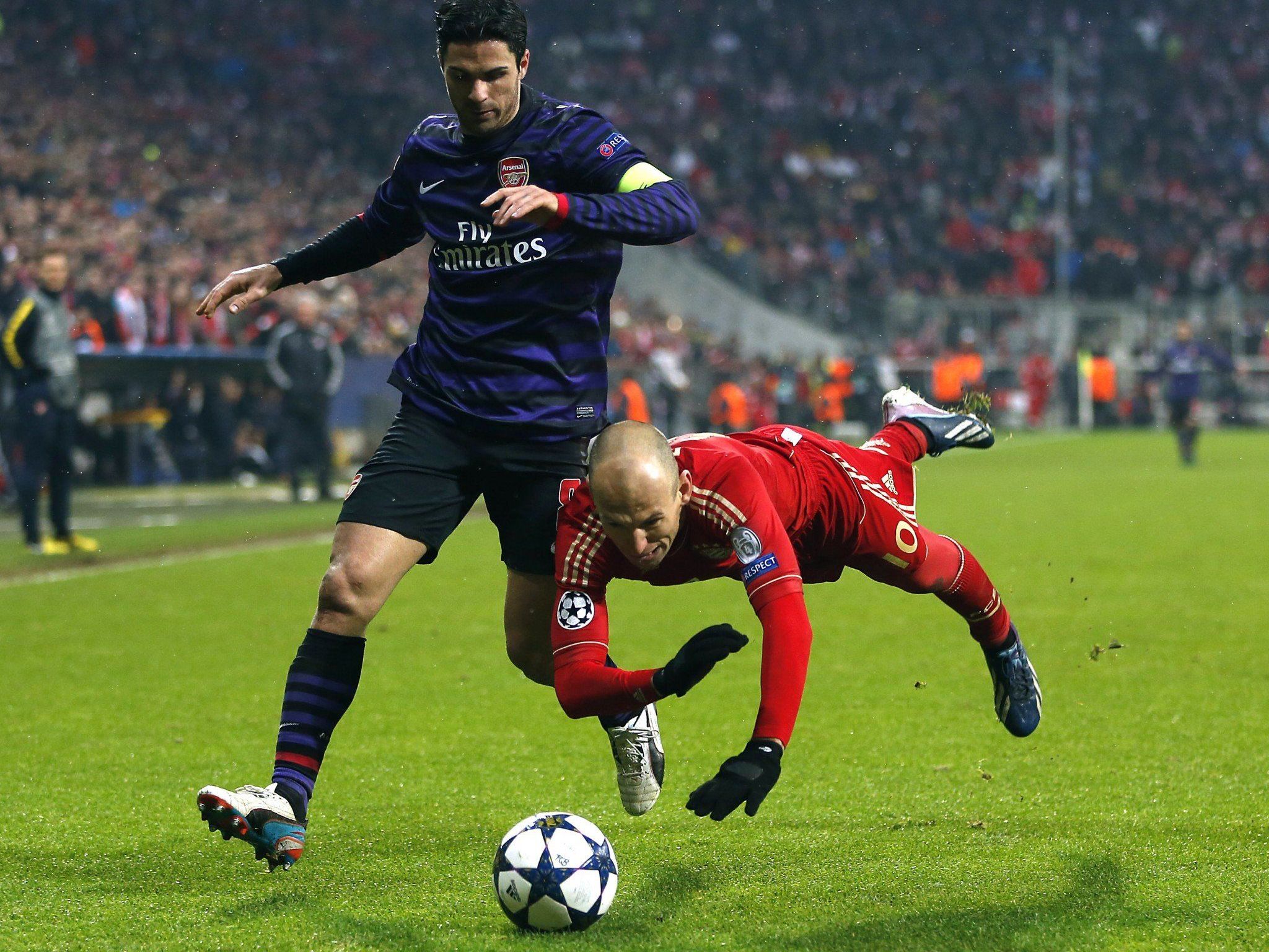 Münchner trotz 0:2-Heimniederlage gegen Arsenal weiter. Münchner trotz 0:2-Heimniederlage gegen Arsenal weiter.