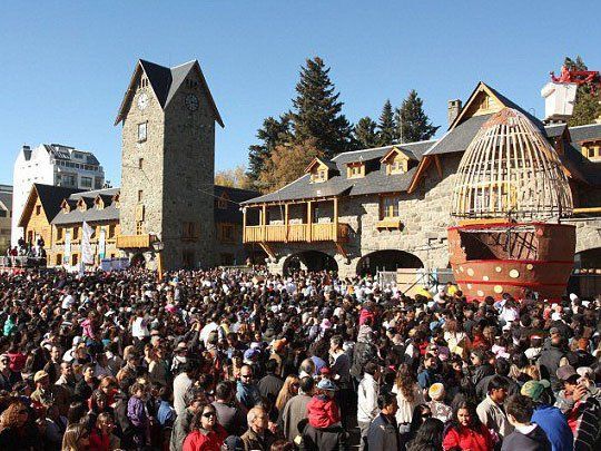 Dieses Ei ist zwar größer, allerdings mit einer Konstruktion aus Metall und Holz im Inneren. Dieses Ei ist zwar größer, allerdings mit einer Konstruktion aus Metall und Holz im Inneren.