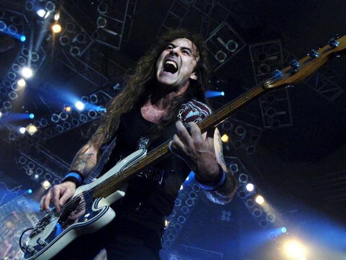 Iron Maiden trauern um ihr ehemaliges Bandmitglied Burr.