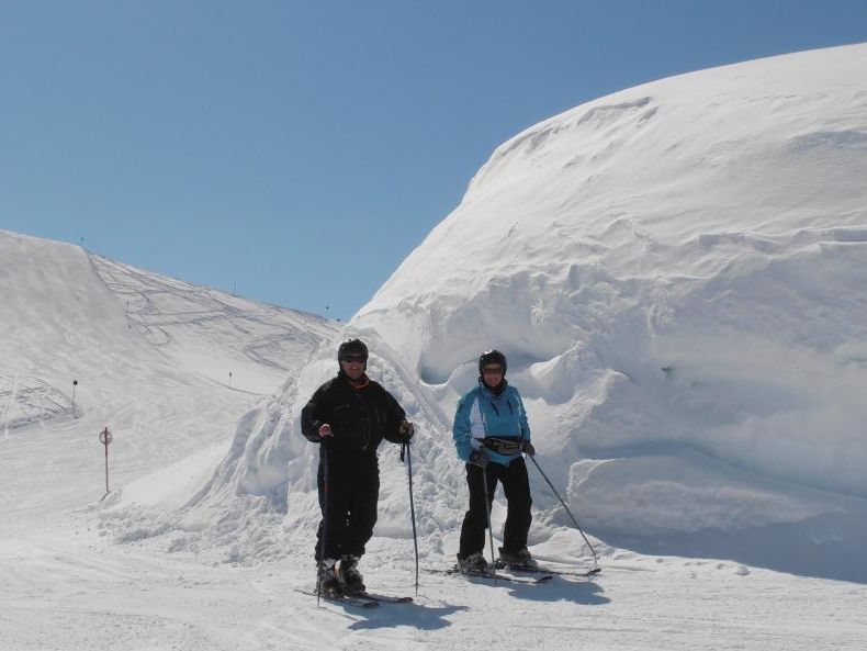 Schneesicherheit ist das Markenzeichen der Skiregion Warth-Schröcken, die im Bregenzerwald den spätesten Saisonschluss hat. Schneesicherheit ist das Markenzeichen der Skiregion Warth-Schröcken, die im Bregenzerwald den spätesten Saisonschluss hat.