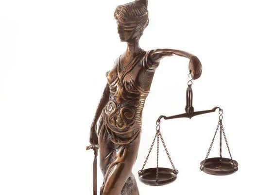 Vier Monate bedingte Freiheitsstrafe und Geldstrafe in Höhe von 960 Euro. Vier Monate bedingte Freiheitsstrafe und Geldstrafe in Höhe von 960 Euro.