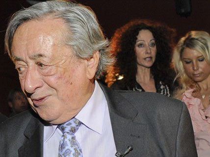 Richard Lugner hat in Sachen Sonntagsöffnung noch nicht aufgegeben. Richard Lugner hat in Sachen Sonntagsöffnung noch nicht aufgegeben.