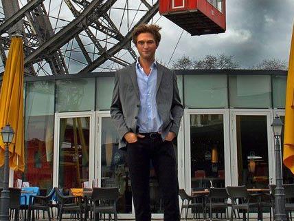 Robert Pattinson ist derzeit vor dem Riesenrad im Wiener Prater anzutreffen.