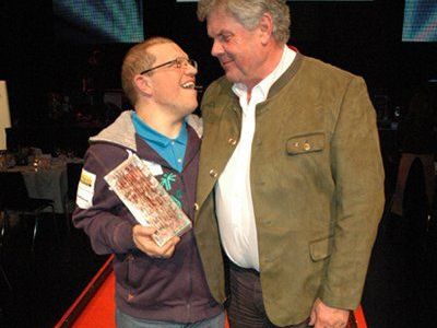 Der strahlende Sieger Jürgen Bonner zusammen mit dem Bludenzer Bürgermeister Mandi Katzenmayer. Der strahlende Sieger Jürgen Bonner zusammen mit dem Bludenzer Bürgermeister Mandi Katzenmayer.