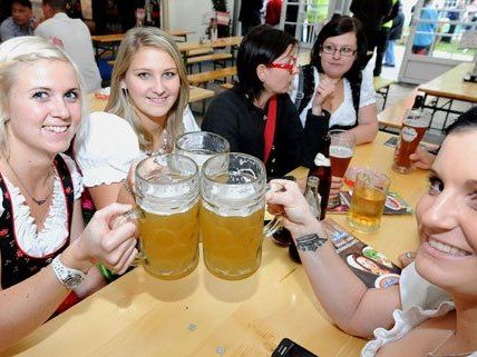 Tagsüber ist der Eintritt auf der Wiesn frei, am Abend braucht man das Party-Ticket. Tagsüber ist der Eintritt auf der Wiesn frei, am Abend braucht man das Party-Ticket.