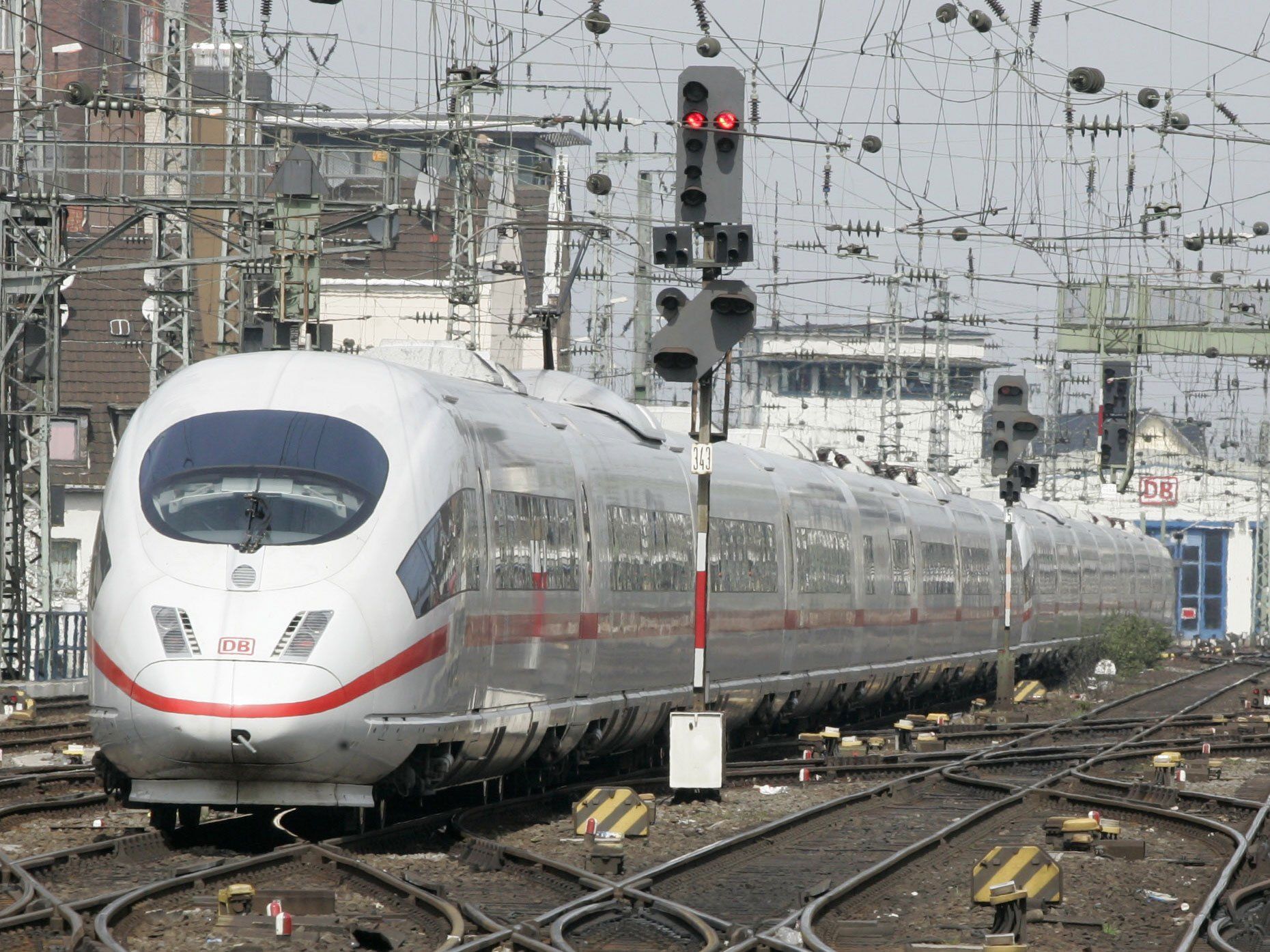 Jugendliche dürften sich bei Essen in Hamburg angesteckt haben. Jugendliche dürften sich bei Essen in Hamburg angesteckt haben.