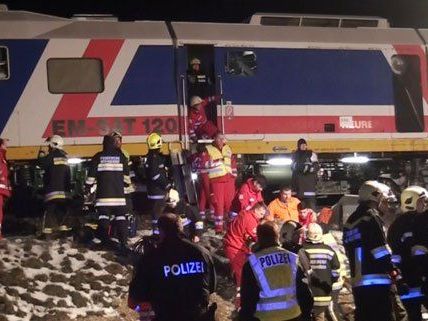 Am späten Mittwochabend ereignete sich das Eisenbahnunglück in Niederösterreich. Am späten Mittwochabend ereignete sich das Eisenbahnunglück in Niederösterreich.
