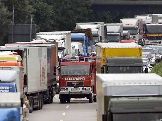 Rettungsgasse funktioniert selten einwandfrei Rettungsgasse funktioniert selten einwandfrei
