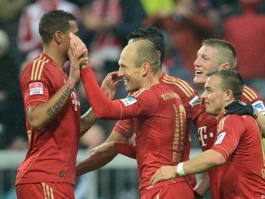 Bayern schossen sich mit 9:2 gegen den HSV warm Bayern schossen sich mit 9:2 gegen den HSV warm