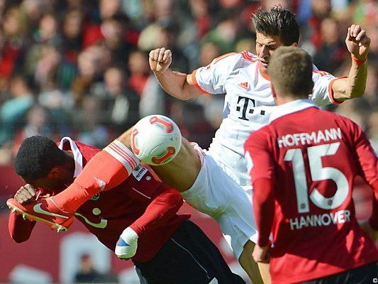 Mario Gomez traf gegen Hannover zweimal Mario Gomez traf gegen Hannover zweimal