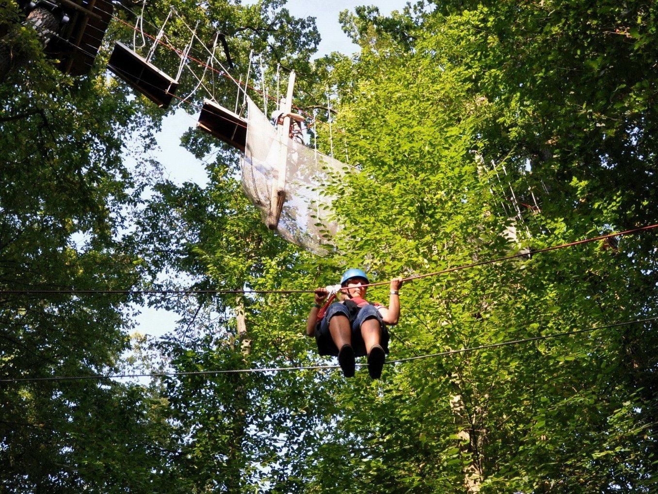 Anstrengung und eine große Portion Mut benötigt man beim Besuch eines Kletterparks.