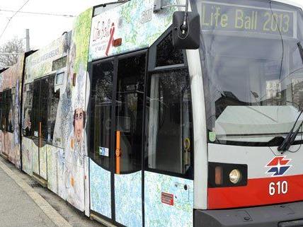 Life Ball-Straßenbahn wieder in Wien unterwegs