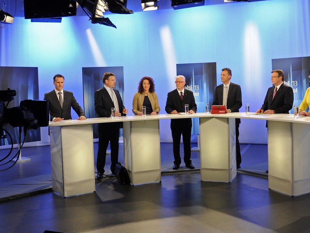 Die Tiroler Spitzenkandidaten bei einer TV-Debatte. Die Tiroler Spitzenkandidaten bei einer TV-Debatte.