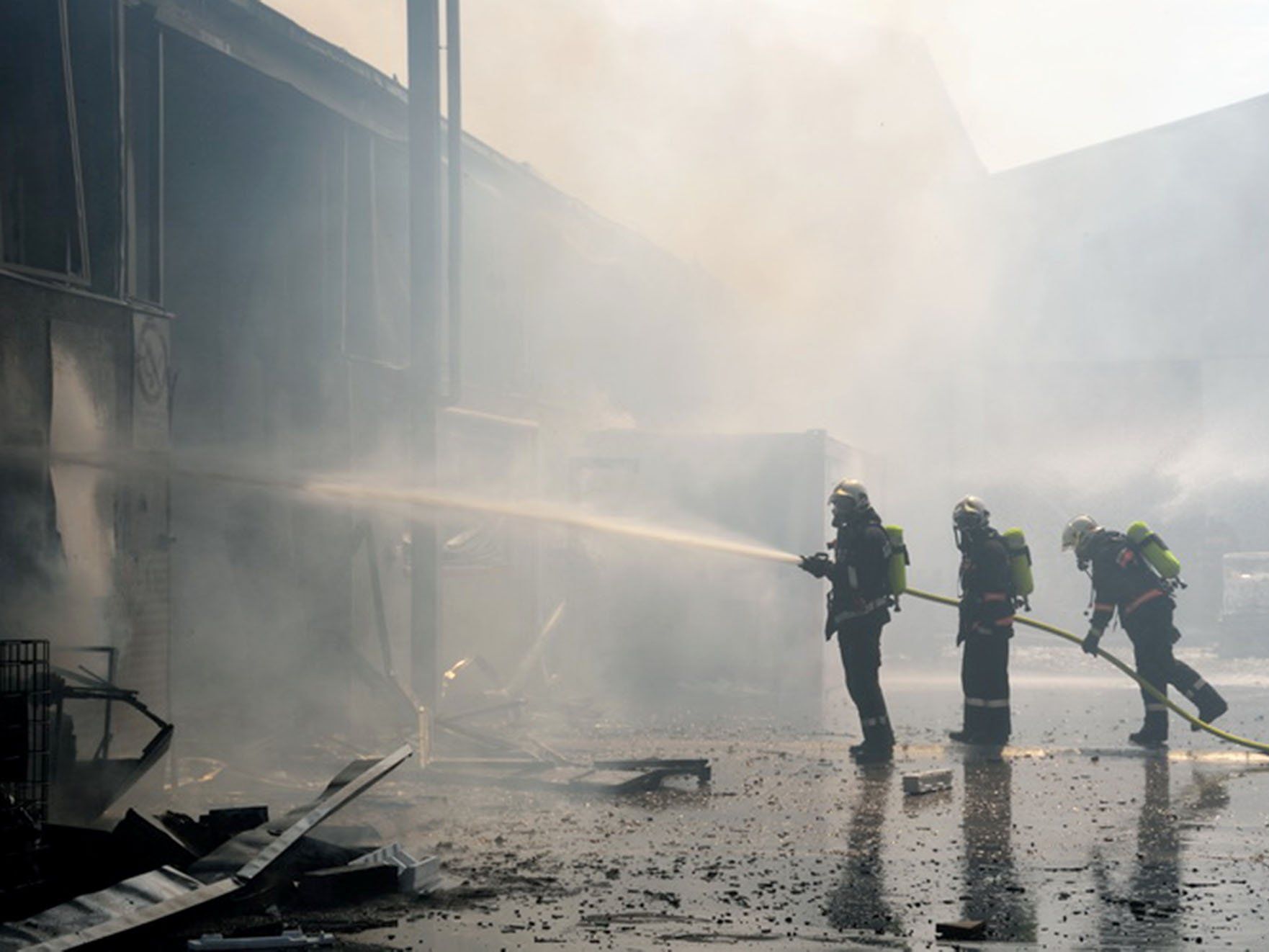 Lagerhalle von Saubermacher in Wien-Liesing in Vollbrand Lagerhalle von Saubermacher in Wien-Liesing in Vollbrand