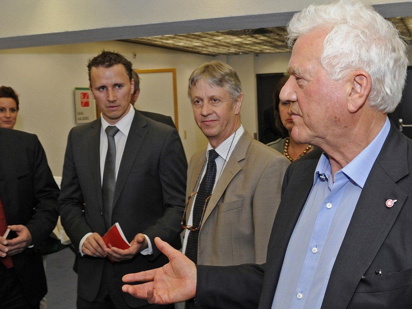 Frank Stronach sucht das Gespräch, um doch noch bei der Tiroler Landtagswahl antreten zu können.