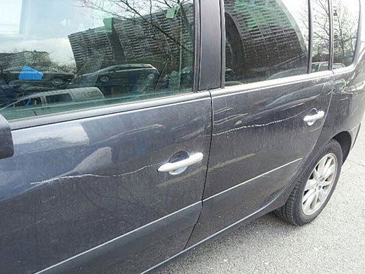 Eines der in Liesing beschädigten Fahrzeuge Eines der in Liesing beschädigten Fahrzeuge