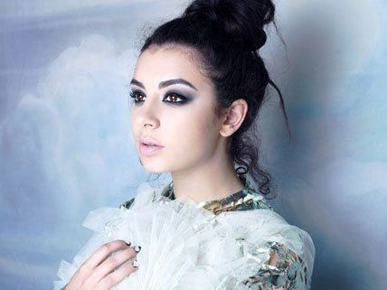 Charli XCX kommt gleich zwei Mal live nach Wien. Charli XCX kommt gleich zwei Mal live nach Wien.