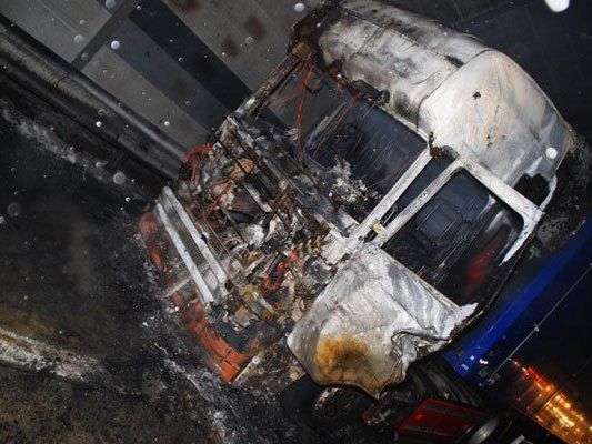 NÖ/ Bez. St. Pölten: Lkw Brand auf der A1 NÖ/ Bez. St. Pölten: Lkw Brand auf der A1