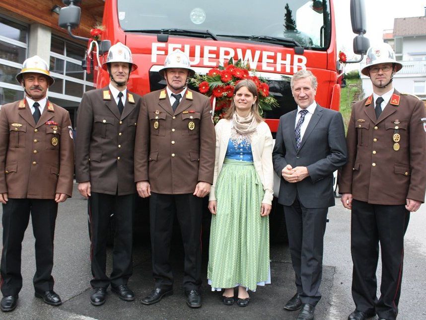 LR Erich Schwärzler, Bgm. Annette Sohler, Kdt. Reinhard Bereuter mit Vertretern der Feuerwehr. LR Erich Schwärzler, Bgm. Annette Sohler, Kdt. Reinhard Bereuter mit Vertretern der Feuerwehr.
