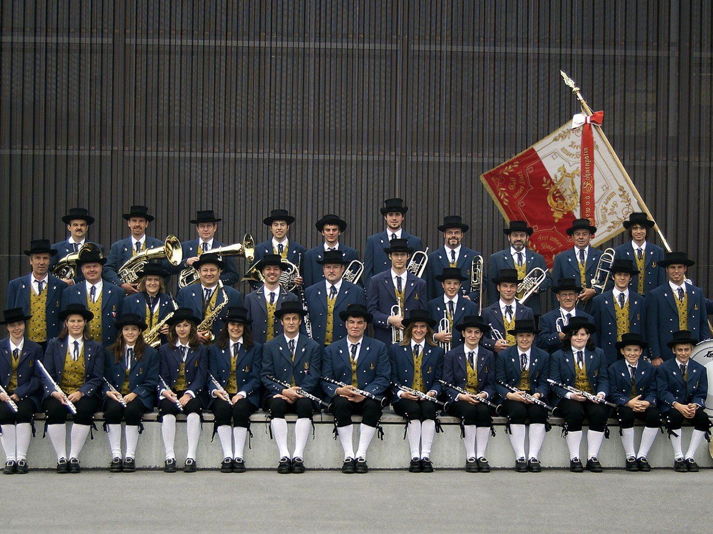 Zum Vereinsjubiläum gibts eine neue Vereinsfahne für die Bürgermusik Klaus. Zum Vereinsjubiläum gibts eine neue Vereinsfahne für die Bürgermusik Klaus.