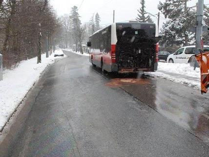 Auffahrunfall in Wien-Ottakring - Schneepflug übersieht Linienbus