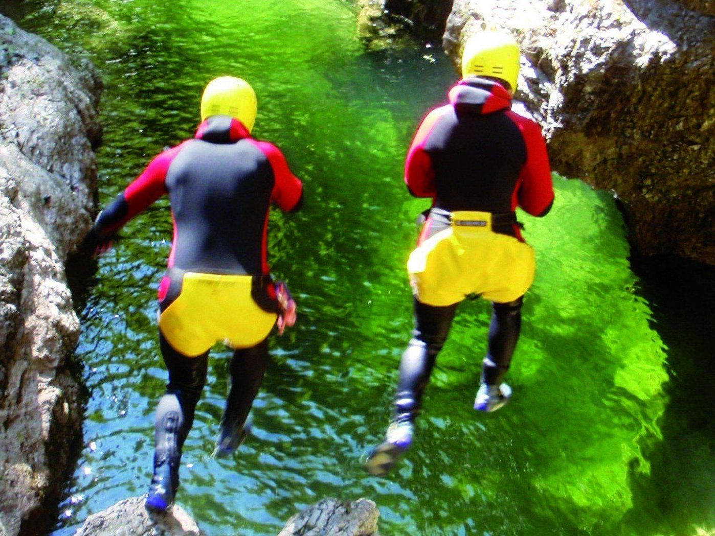 Canyoning hat sich zu einer neuen Trendsportart in Österreich entwickelt. Canyoning hat sich zu einer neuen Trendsportart in Österreich entwickelt.