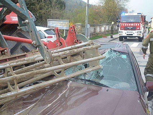 Nach dem schweren Unfall zwischen Traktor und Pkw im Bezirk Neunkirchen