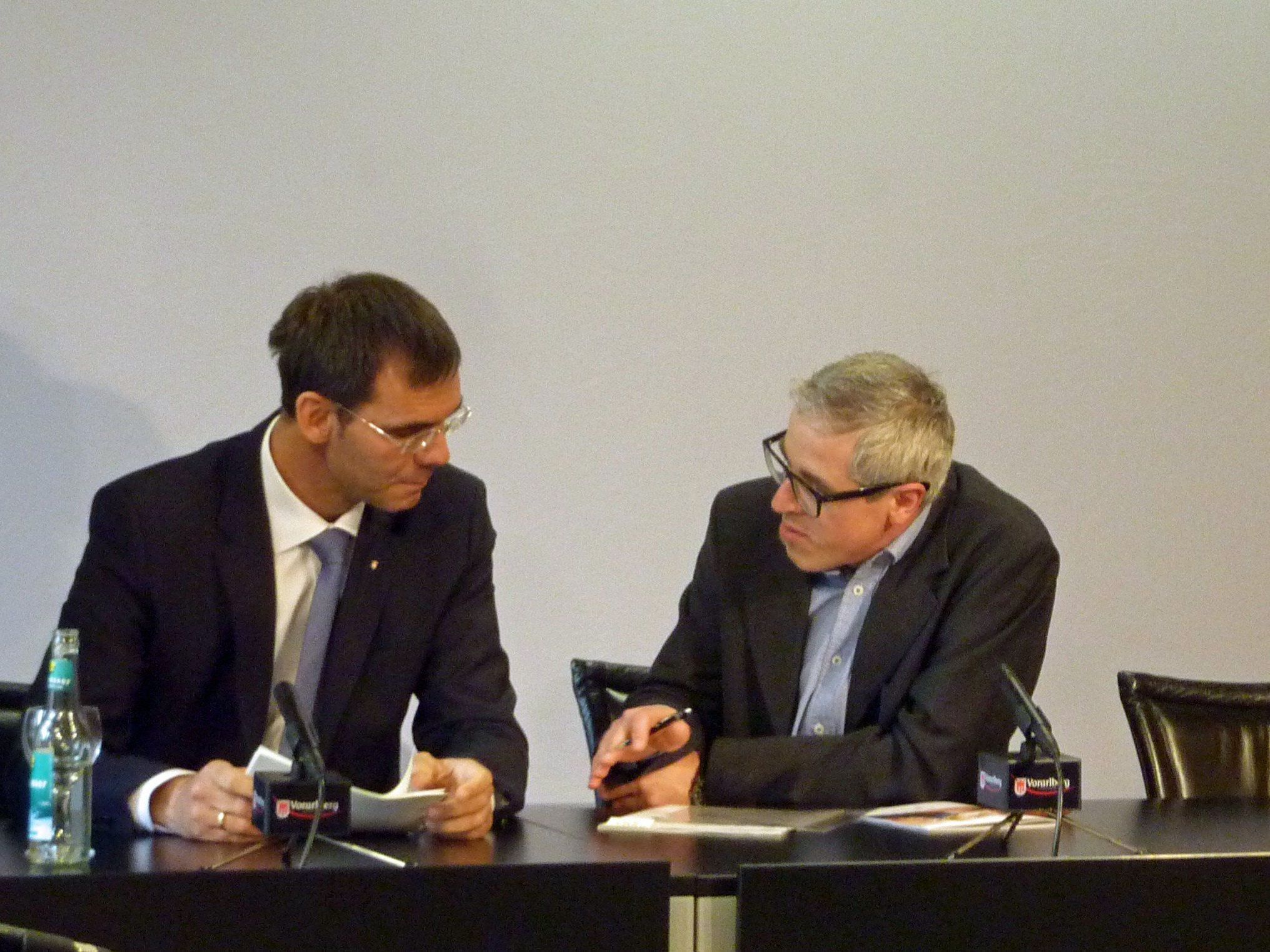 Landeshauptmann Markus Wallner und der Leiter des Zukunftsbüros, Manfred Hellrigl, stellten das Konzept der Offenen Vereinswerkstatt vor. Landeshauptmann Markus Wallner und der Leiter des Zukunftsbüros, Manfred Hellrigl, stellten das Konzept der Offenen Vereinswerkstatt vor.