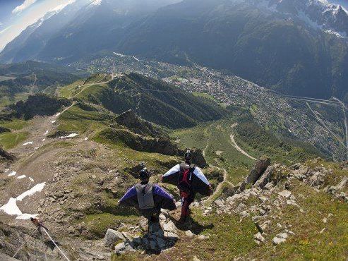 Österreichischer Basejumper Anfang März vermutlich bei Sprung vom "Sputnik" tödlich verunglückt. Österreichischer Basejumper Anfang März vermutlich bei Sprung vom "Sputnik" tödlich verunglückt.
