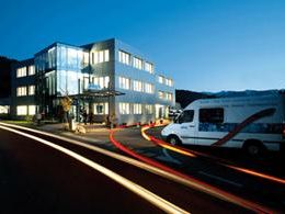 Bereits zu klein geworden: Der Firmensitz der BAUR Prüf- und Messtechnik am Standort Sulz (Österreich). In diesem Jahr soll ein Neubau errichtet werden, der unter anderem eine doppelt so große Produktion haben wird. Bereits zu klein geworden: Der Firmensitz der BAUR Prüf- und Messtechnik am Standort Sulz (Österreich). In diesem Jahr soll ein Neubau errichtet werden, der unter anderem eine doppelt so große Produktion haben wird.