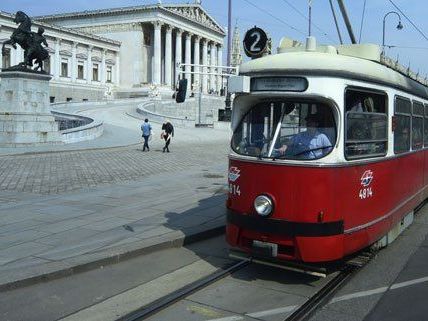 Die 17-Jährige wurde von einer Bim der Linie 2 erfasst. Die 17-Jährige wurde von einer Bim der Linie 2 erfasst.